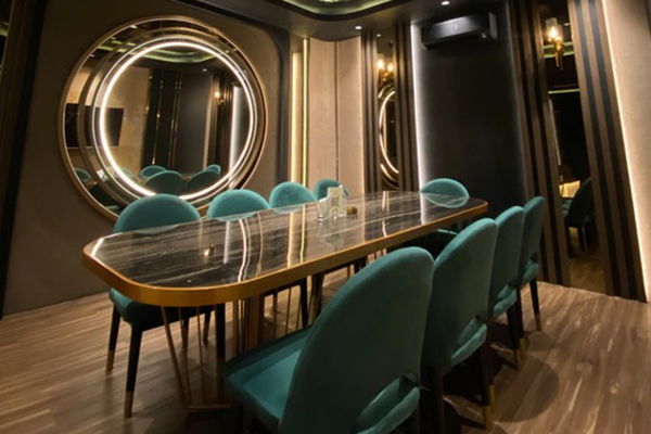 PRIVATE DINING ROOM WOLF’S