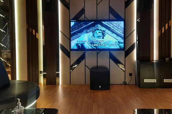 PRIVATE ROOM REPLAY PIK