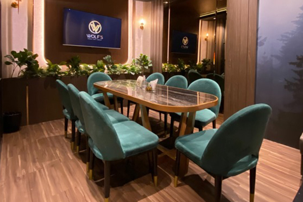 PRIVATE DINING ROOM WOLF’S