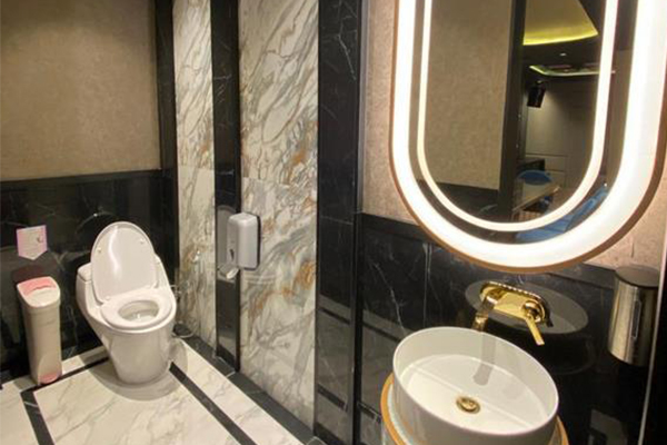 PRIVATE ROOM AND TOILET AREA WOLF’S