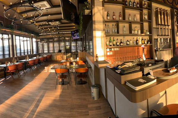 AREA DINING INDOOR AND BAR BURNTS AND BEERS